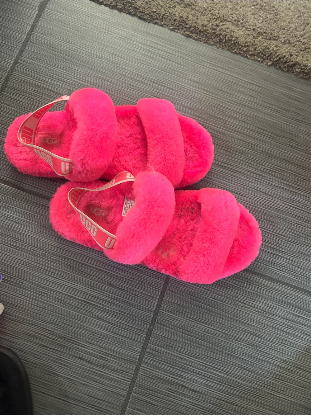 💐💐💐UGG Pink Fluffy Dual-Strap Slide Sandals with Branded Heel Strap